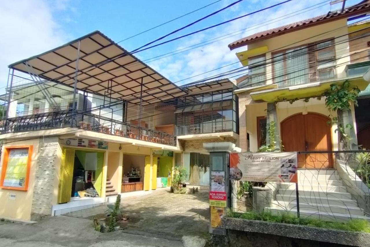 Rosa Pavilion Syariah RedPartner Malang Esterno foto